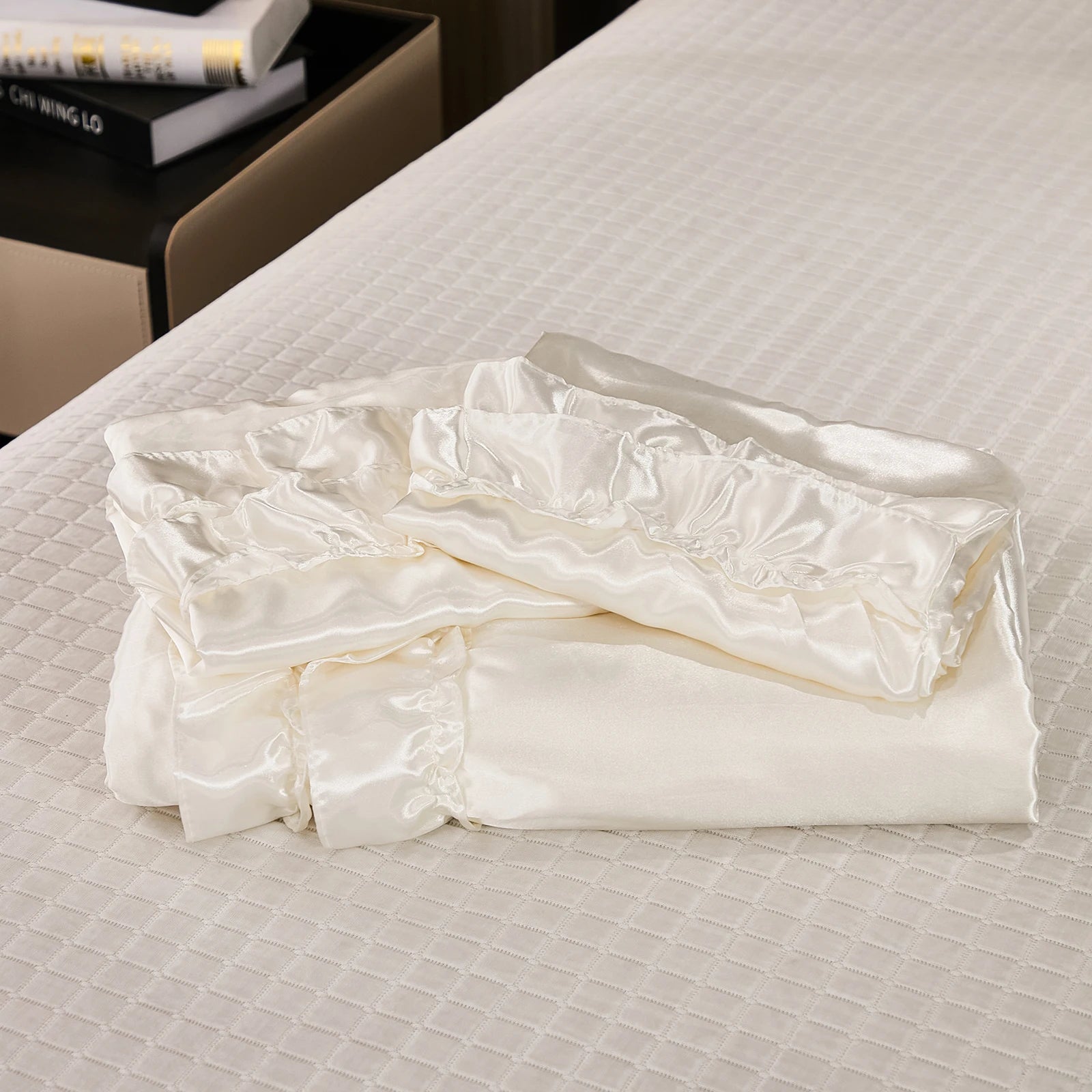 3PCS Satin Duvet Cover Set Silk White Khaki And Pink Bedding Comforter Cover Silky Ruffle Pattern Luxury Silky Bed set Soft