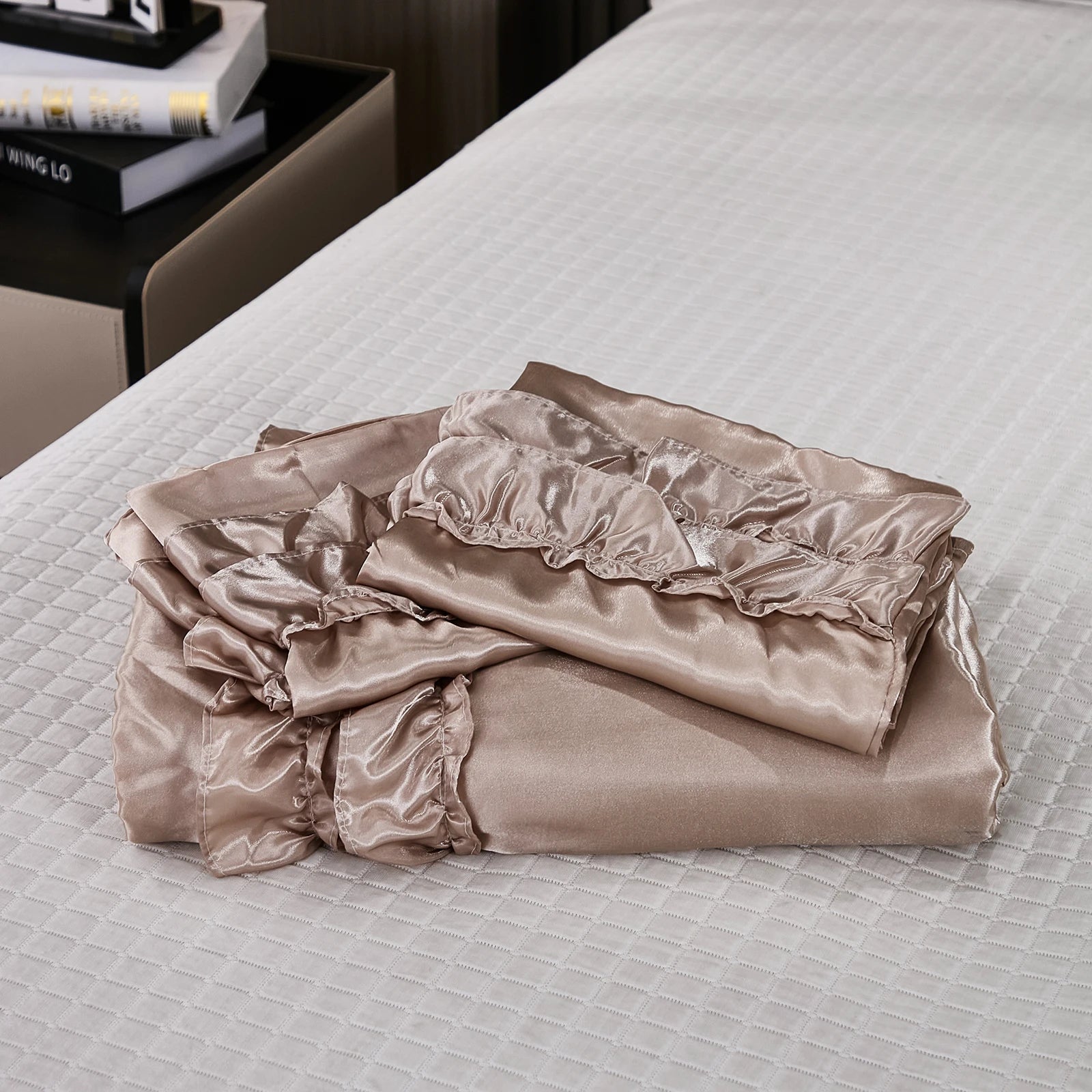 3PCS Satin Duvet Cover Set Silk White Khaki And Pink Bedding Comforter Cover Silky Ruffle Pattern Luxury Silky Bed set Soft