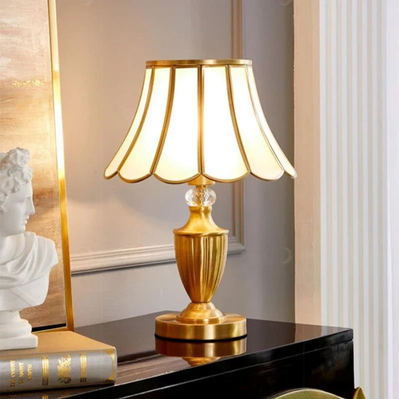 American Modern Brass Gold Desk Lamp LED Creative Retro Luxury Bedroom Bedside Glass Lamp Pure Copper Home Decoration Desk Lamp