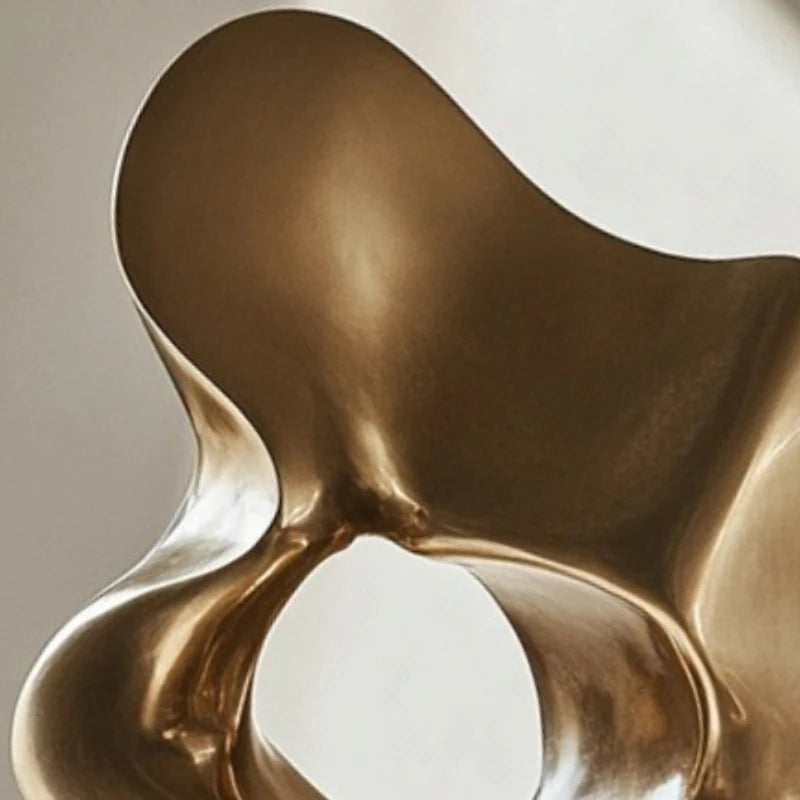 Creative Sculptures Luxury Golden Figurines Modern Resin Miniature for Living Rooms Artwork Decoration and Table Accessories