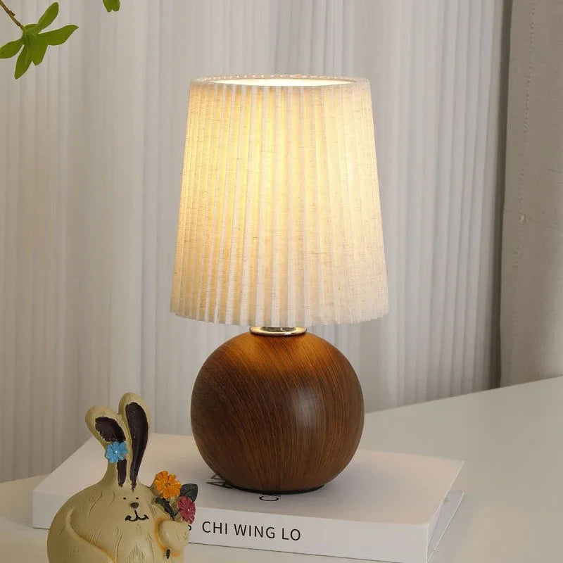LED Table Lamp Retro Bedroom Fabric Pleated USB Study For Home Room Decor Desktop Decorative Ambiance Bedrooms Bedside Desk Lamp