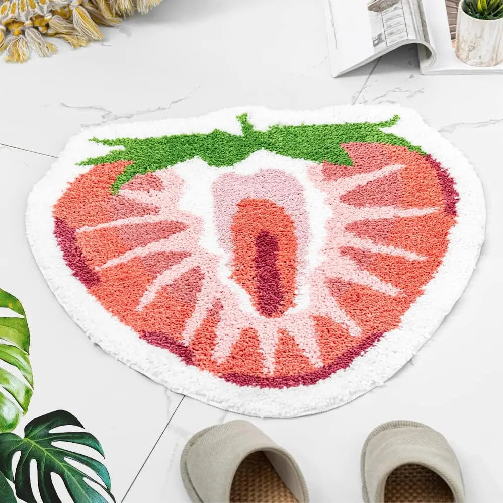 VIKAMA Cream-Coloured Strawberry Bath Mat Insulating, Warm, Non-Slip Bathroom Mat Bedroom Entrance Rug Bedside Carpet Home Decor