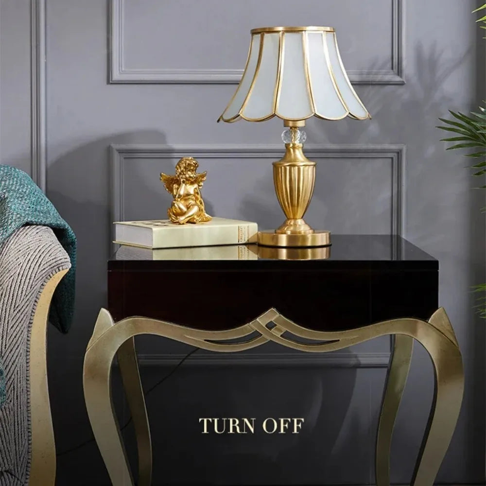 American Modern Brass Gold Desk Lamp LED Creative Retro Luxury Bedroom Bedside Glass Lamp Pure Copper Home Decoration Desk Lamp