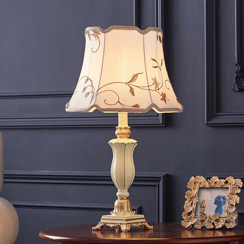 European Luxury Vintage Table Lamp American Classic Bedside Lamps Romantic Wedding Room Decor