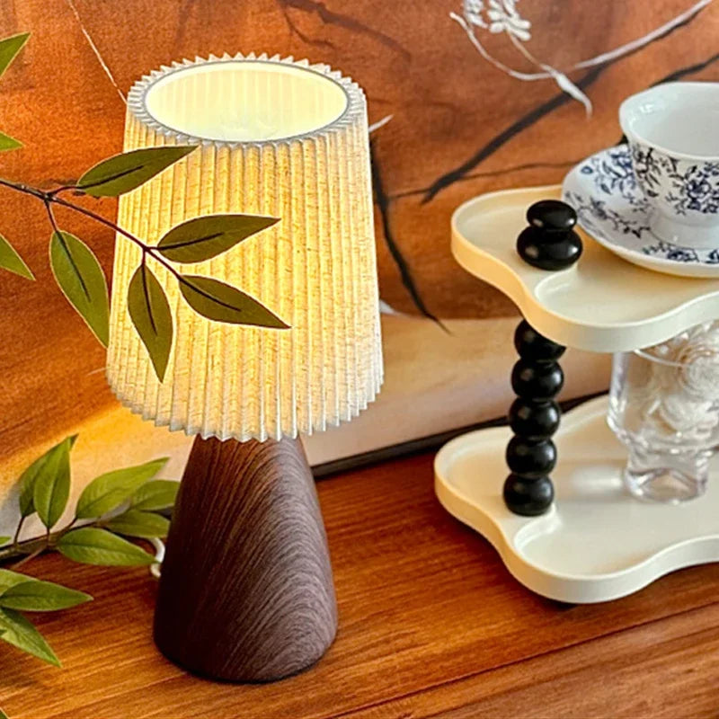 LED Table Lamp Retro Bedroom Fabric Pleated USB Study For Home Room Decor Desktop Decorative Ambiance Bedrooms Bedside Desk Lamp