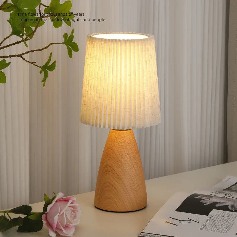 LED Table Lamp Retro Bedroom Fabric Pleated USB Study For Home Room Decor Desktop Decorative Ambiance Bedrooms Bedside Desk Lamp