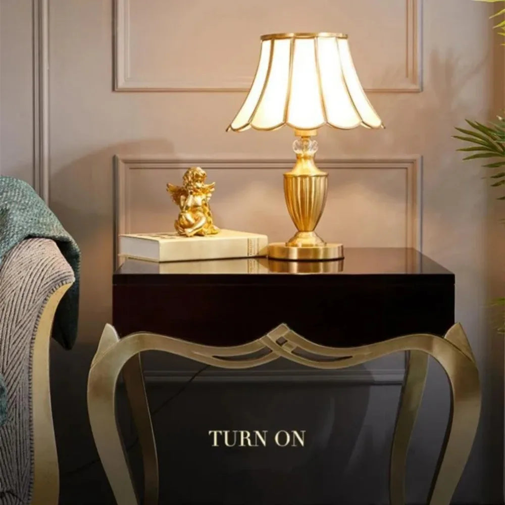 American Modern Brass Gold Desk Lamp LED Creative Retro Luxury Bedroom Bedside Glass Lamp Pure Copper Home Decoration Desk Lamp