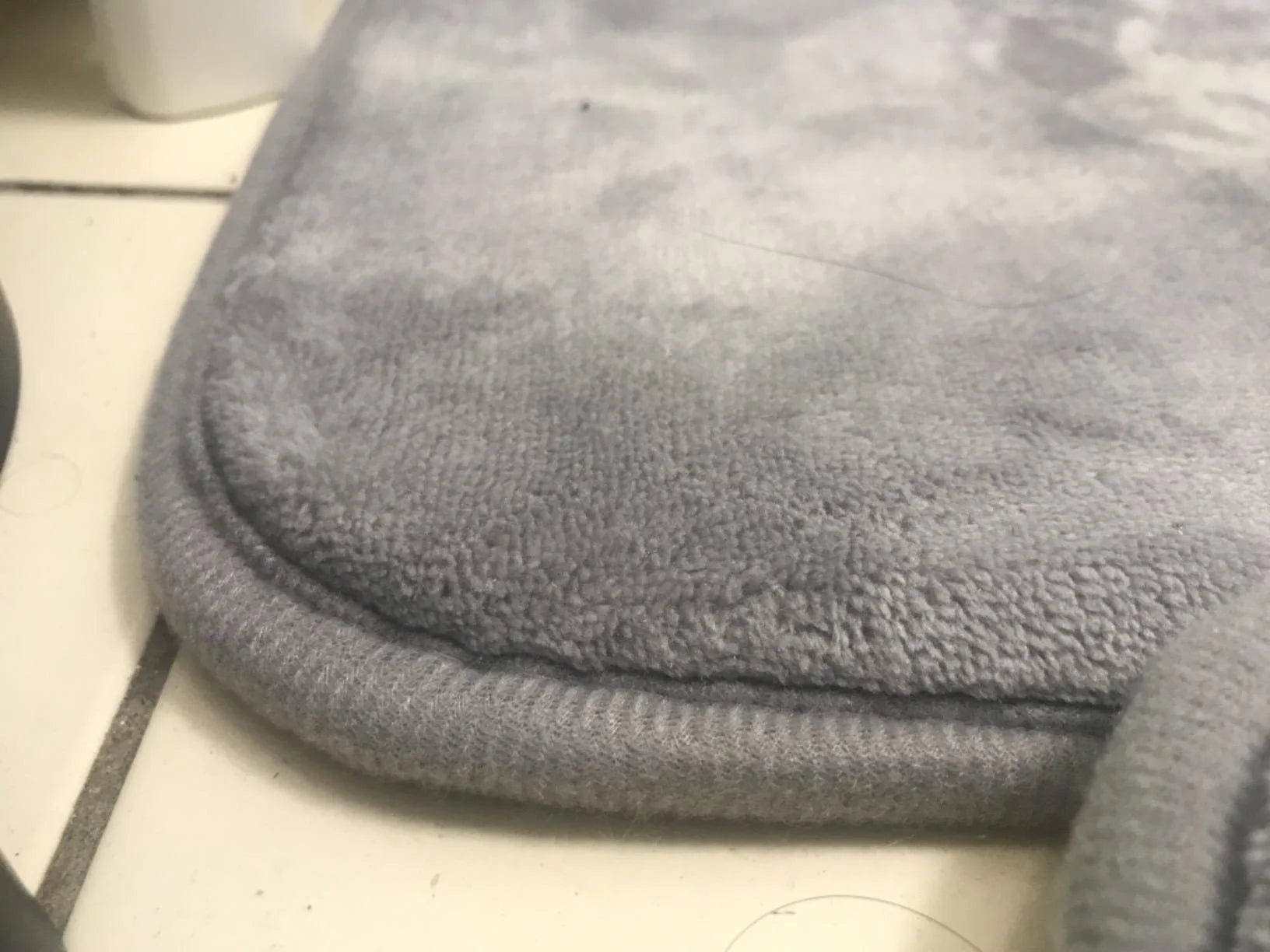 VIKAMA Rug For Bedroom Flannel Simple Solid Color Cream Wind Strip Bedroom Bedside Carpet Anti-Fouling Bay Window Anti-Skid Mat