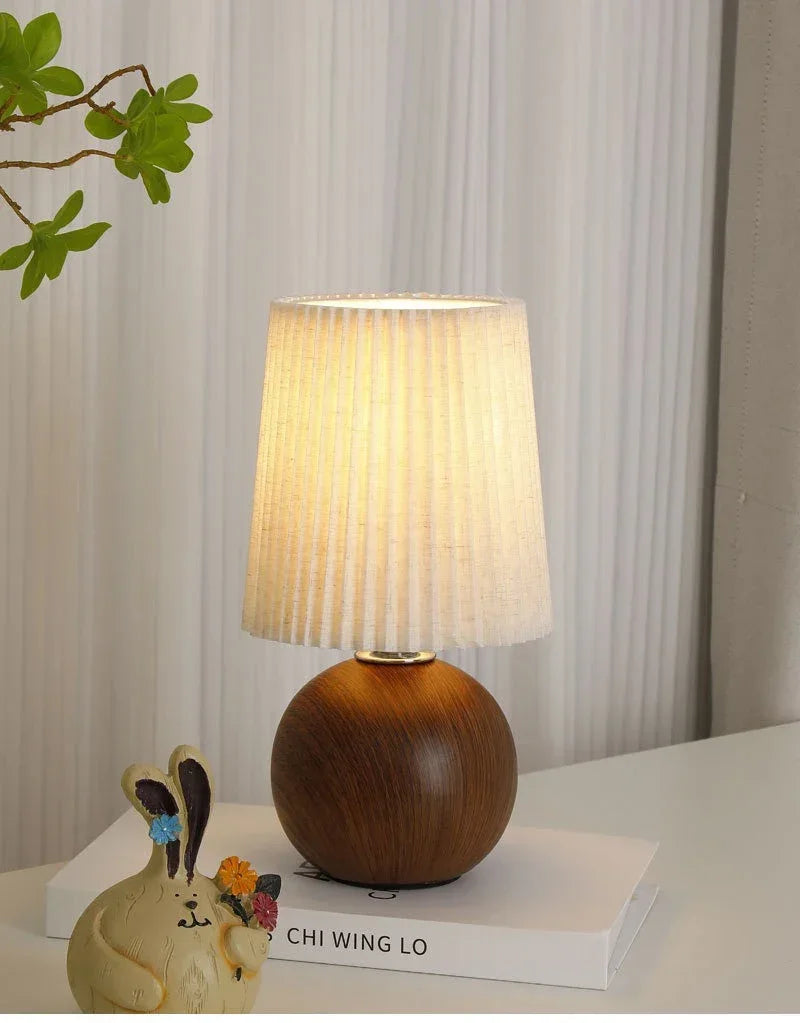 LED Table Lamp Retro Bedroom Fabric Pleated USB Study For Home Room Decor Desktop Decorative Ambiance Bedrooms Bedside Desk Lamp