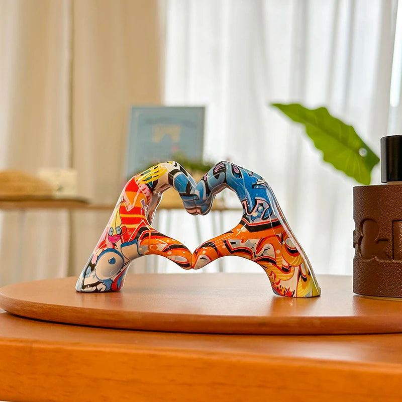 Creative Graffiti Resin Hand Heart Gesture Statue Home Decoration Nordic Heart Shaped Statue for Girlfriend Valentine Day Gift