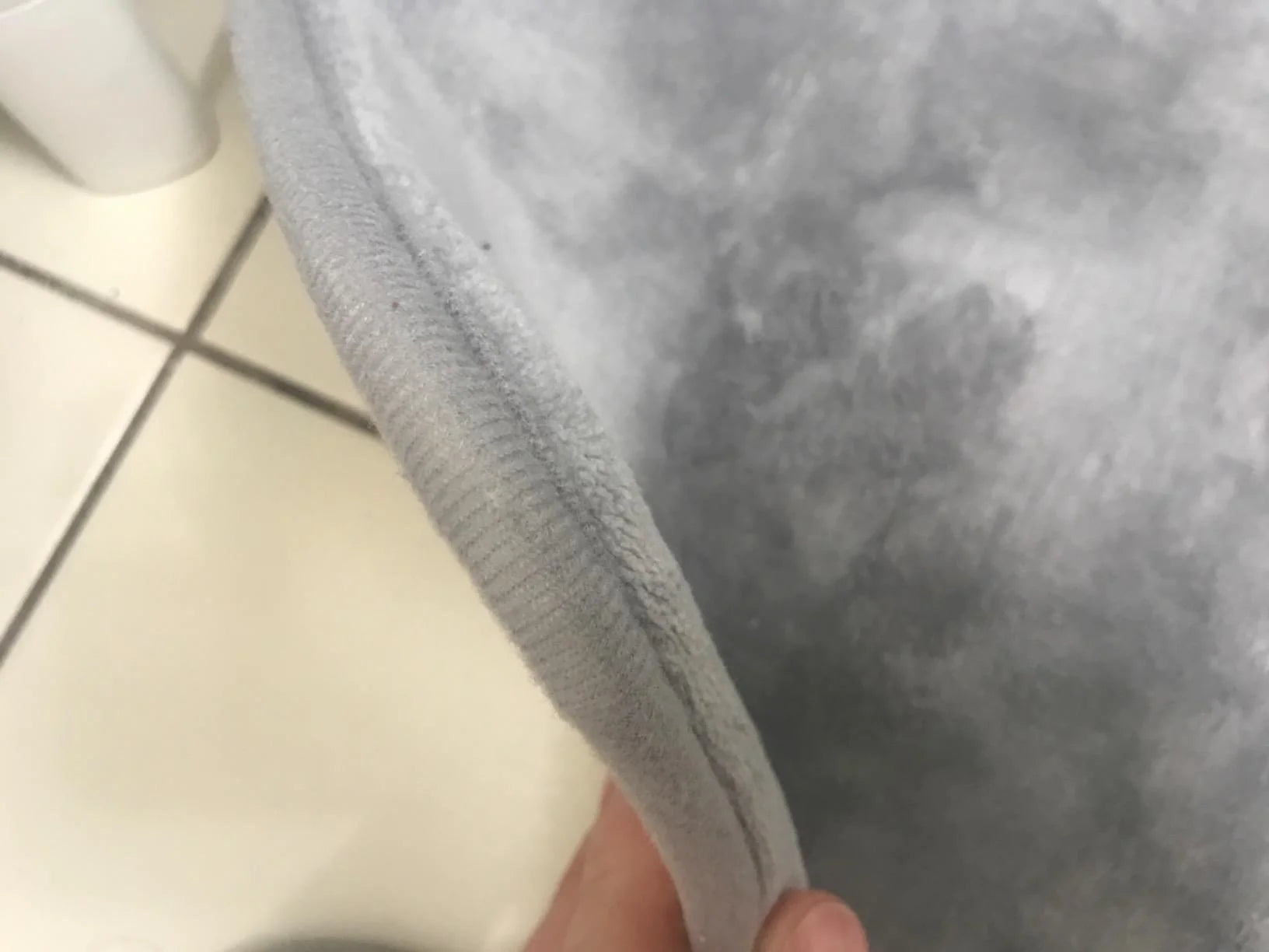 VIKAMA Rug For Bedroom Flannel Simple Solid Color Cream Wind Strip Bedroom Bedside Carpet Anti-Fouling Bay Window Anti-Skid Mat