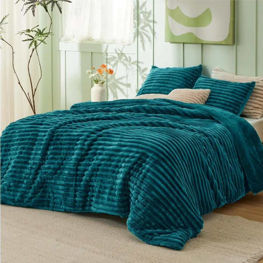 King Size Fluffy Comforter Set - Super Soft Teal Faux Fur Bedding Warm Plush Fleece Winter 3-Piece Set with Shaggy Fuzzy All Se