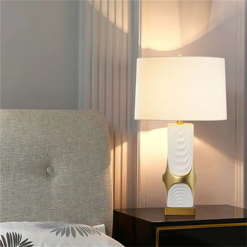 Contemporary Luxury Ceramic Table Lamp LED American Creativity Living Room Bedroom Study Villa Hotel Bedside Desk Light