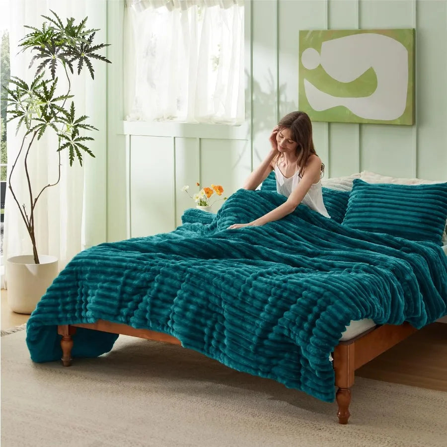 King Size Fluffy Comforter Set - Super Soft Teal Faux Fur Bedding Warm Plush Fleece Winter 3-Piece Set with Shaggy Fuzzy All Se