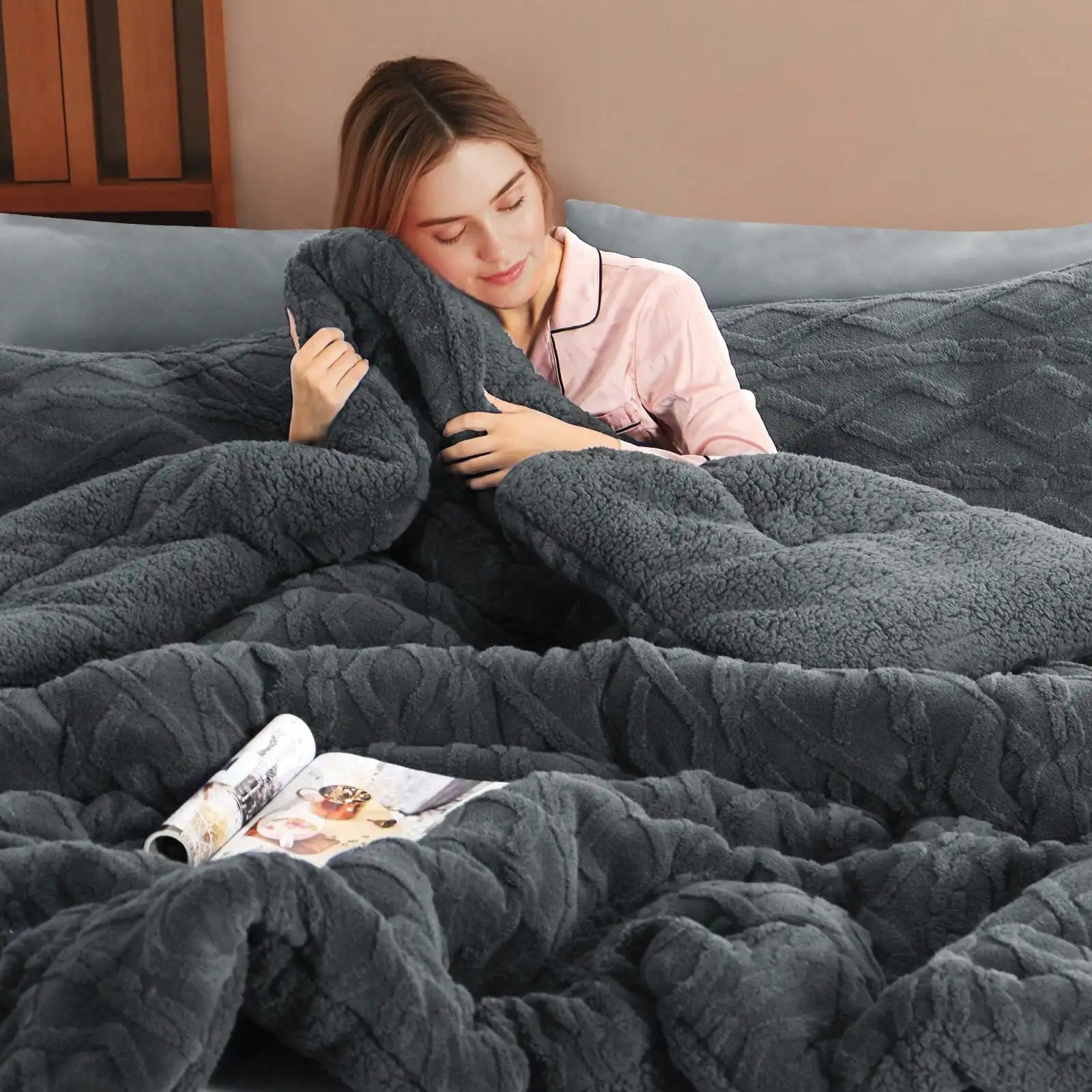 1pc Thick Ultra-Soft Taffeta Comforter - Warm & Cozy Winter Quilt, Breathable Fluffy Plush Double Sided Velvet Blanket,Washable